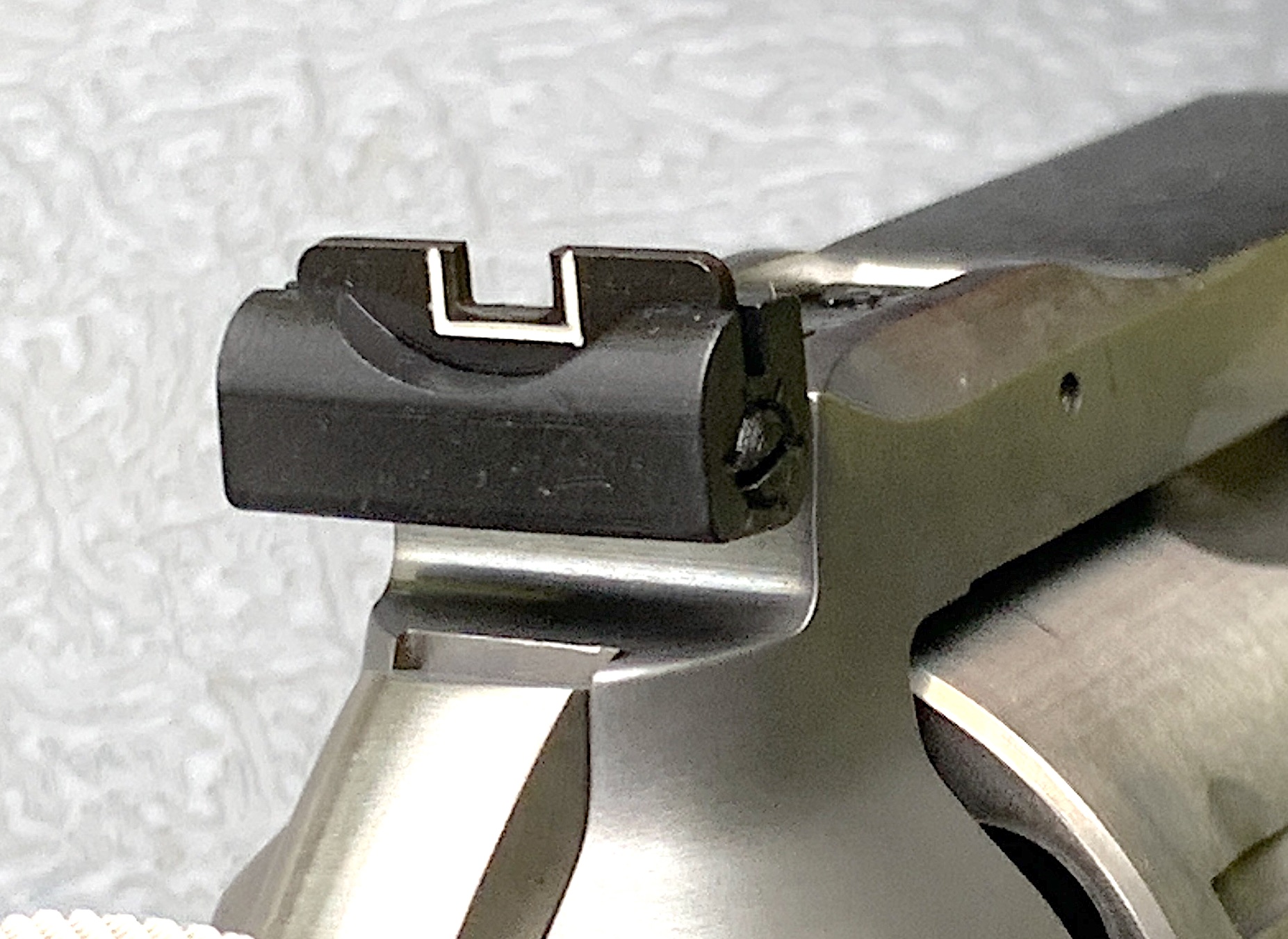 Ruger-GP100-rear-sight